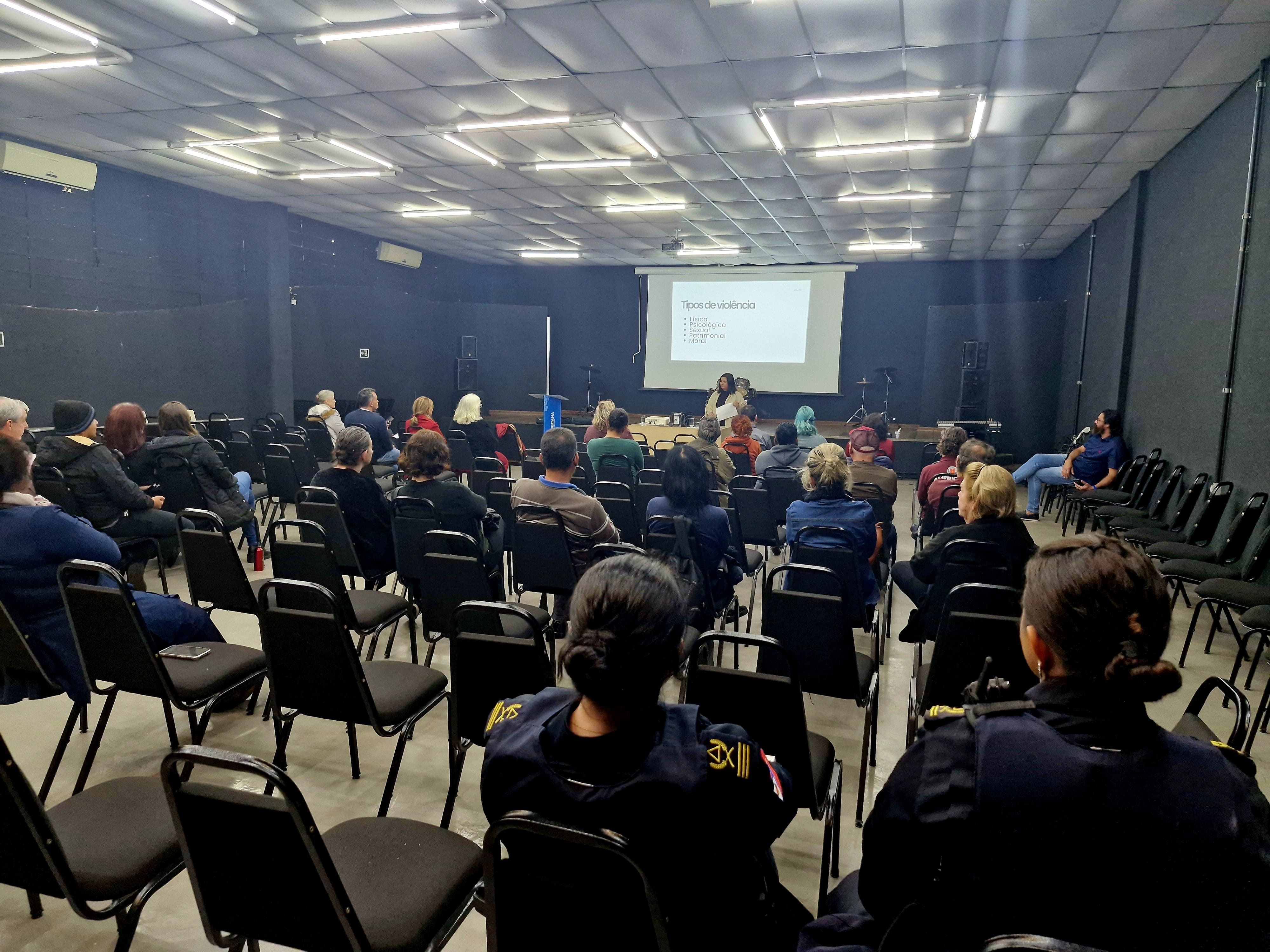 Americana promove capacitação sobre atendimento a mulheres em situação de violência 