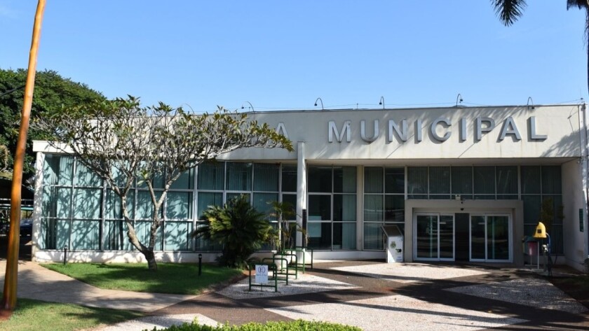 Câmara proíbe uso exclusivo de cardápios digitais em Santa Bárbara