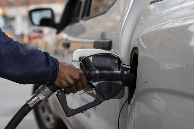 Governo aprova aumento do etanol na gasolina para 32%: veja o que muda para motoristas e para o preço dos combustíveis