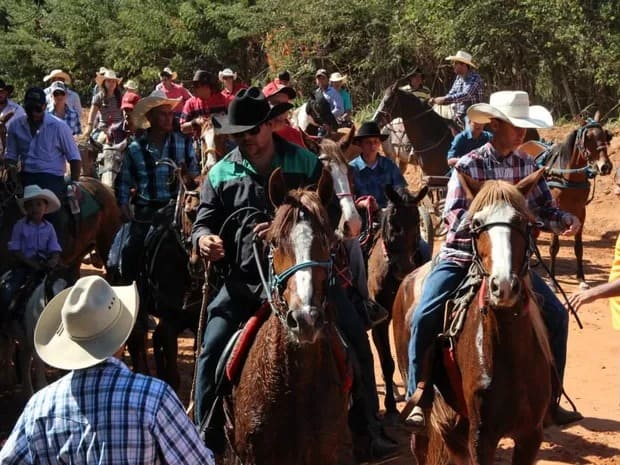 Desfile de Sant'Ana integra programação dos 158 anos de Sumaré 
