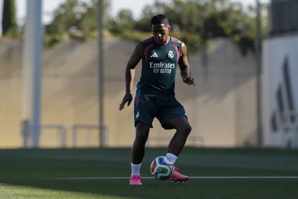 Jornal diz que Endrick não tem perfil desejado por Mourinho e o vê à beira de saída do Real Madrid