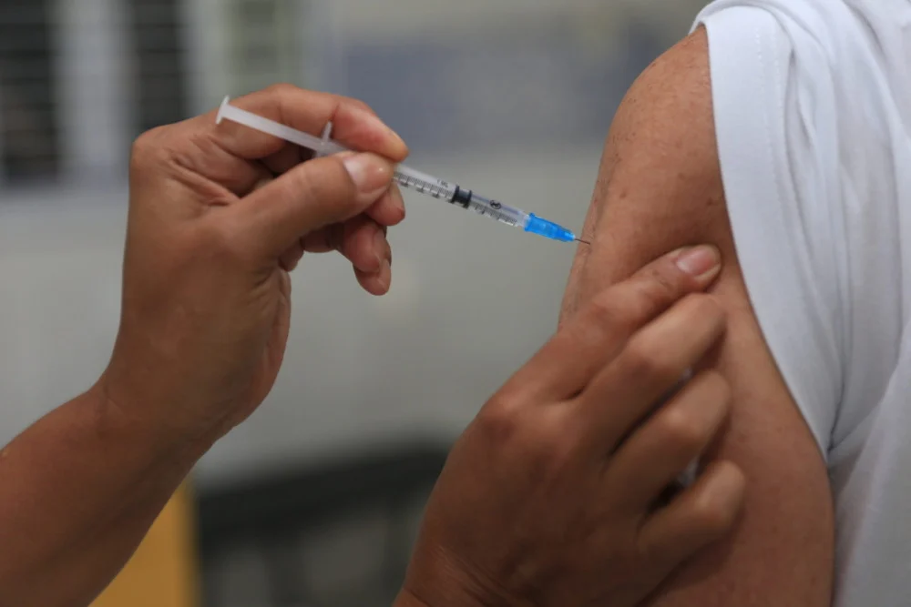 Campanha Nacional de Multivacinação começa nesta segunda; veja quem deve atualizar a caderneta