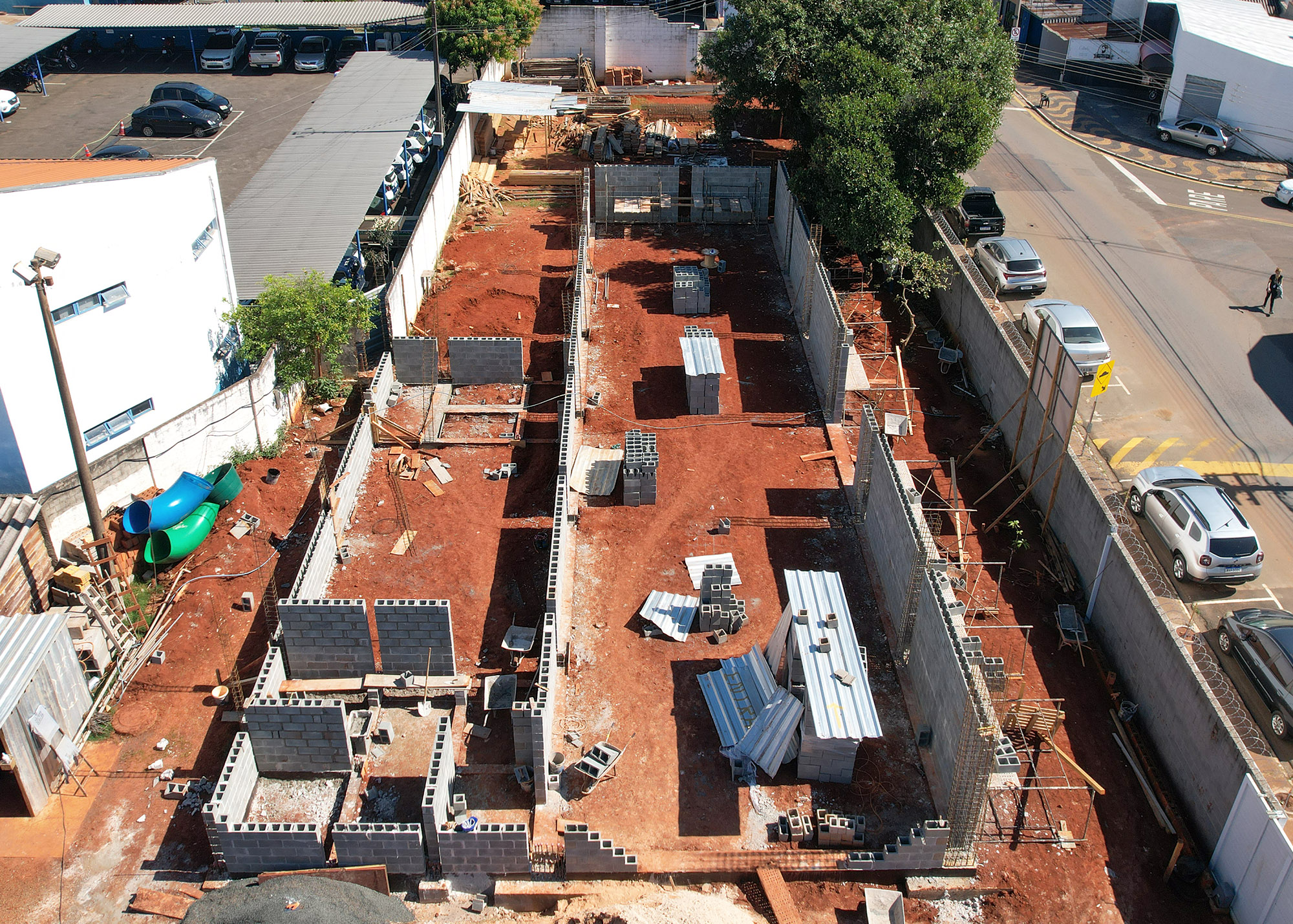 Construção do Estande de Tiro de Santa Bárbara avança com execução da alvenaria