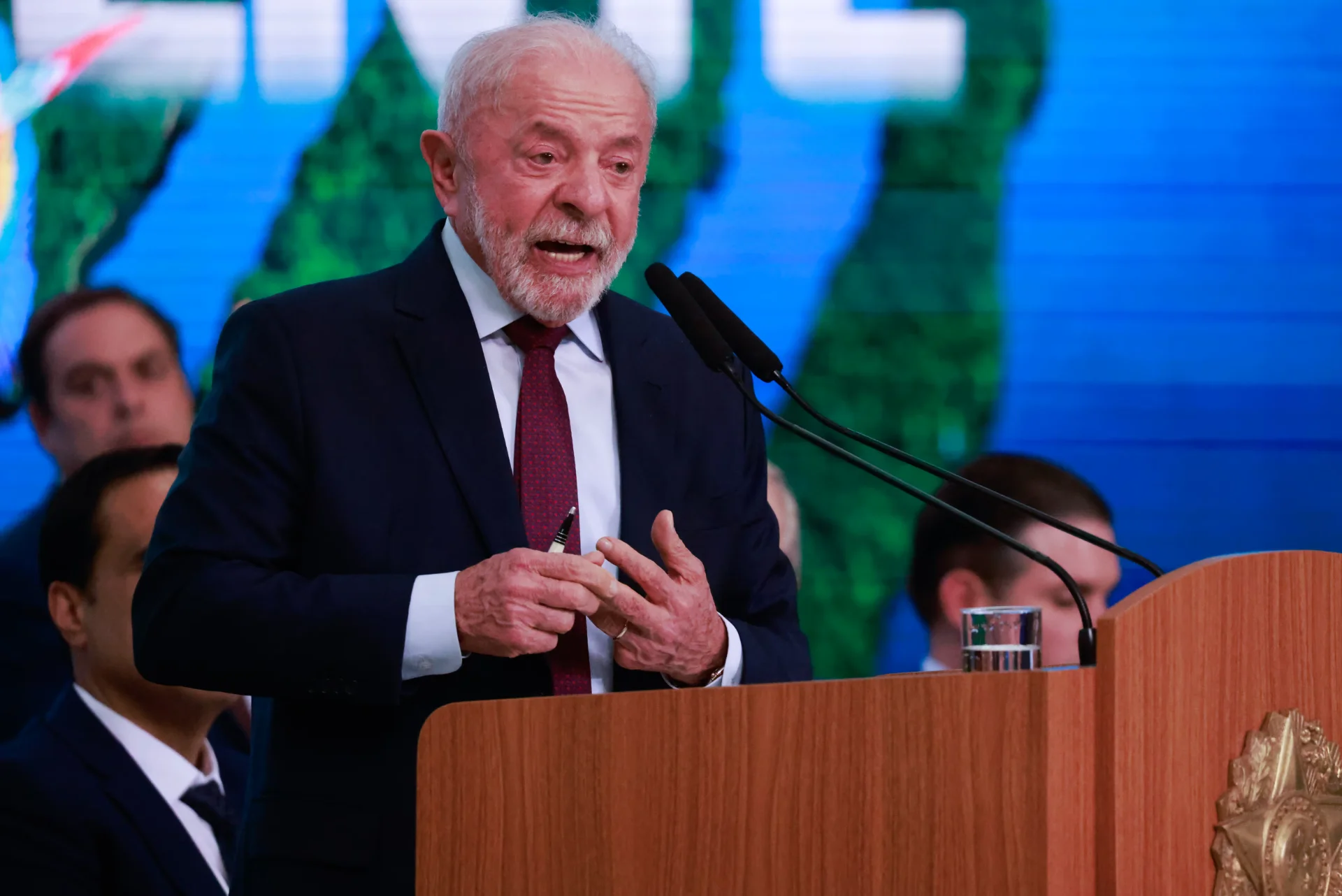 Lula diz que enviará foto a Donald Trump com dados sobre queda do desmatamento no Brasil