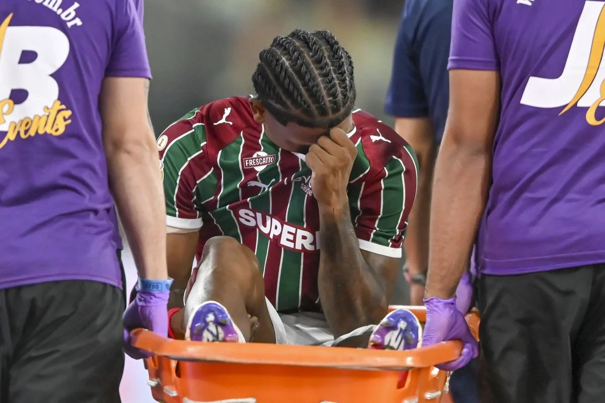 John Kennedy sofre lesão no ligamento cruzado do joelho e passará por cirurgia no Fluminense