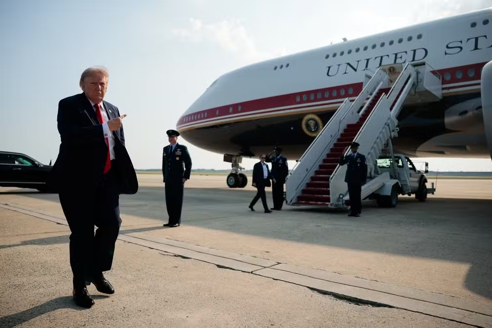 Avião presidencial de Trump é visto em meio a voo secreto após ameaça do Irã