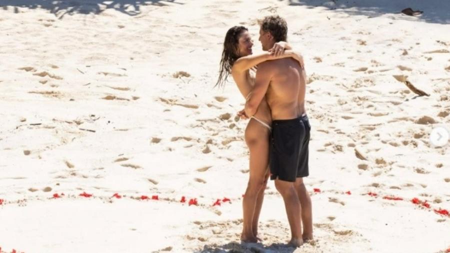 Alessandra Ambrosio fica noiva de Buck Palmer, designer australiano