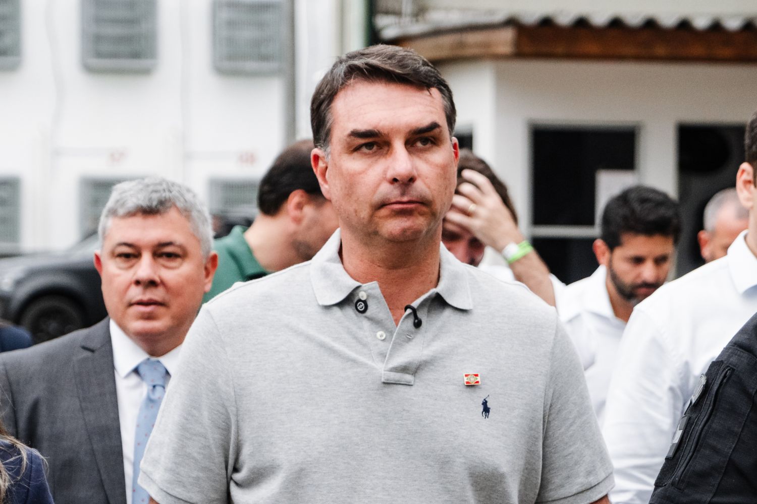 Hackeamento? Alteração na filiação de Flávio Bolsonaro impede registro de candidatura à Presidência