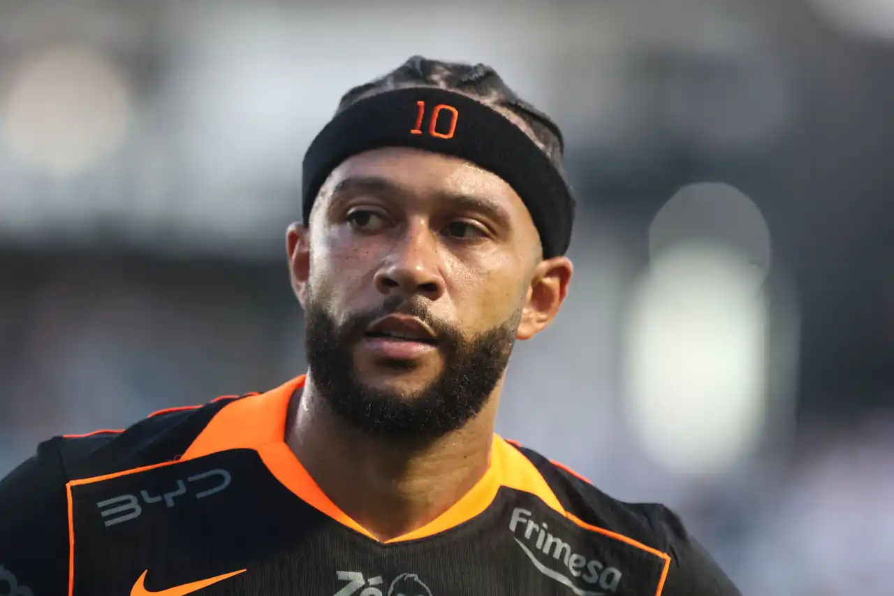 Corinthians faz contato com Memphis para discutir dívida e tentar evitar novo transfer ban