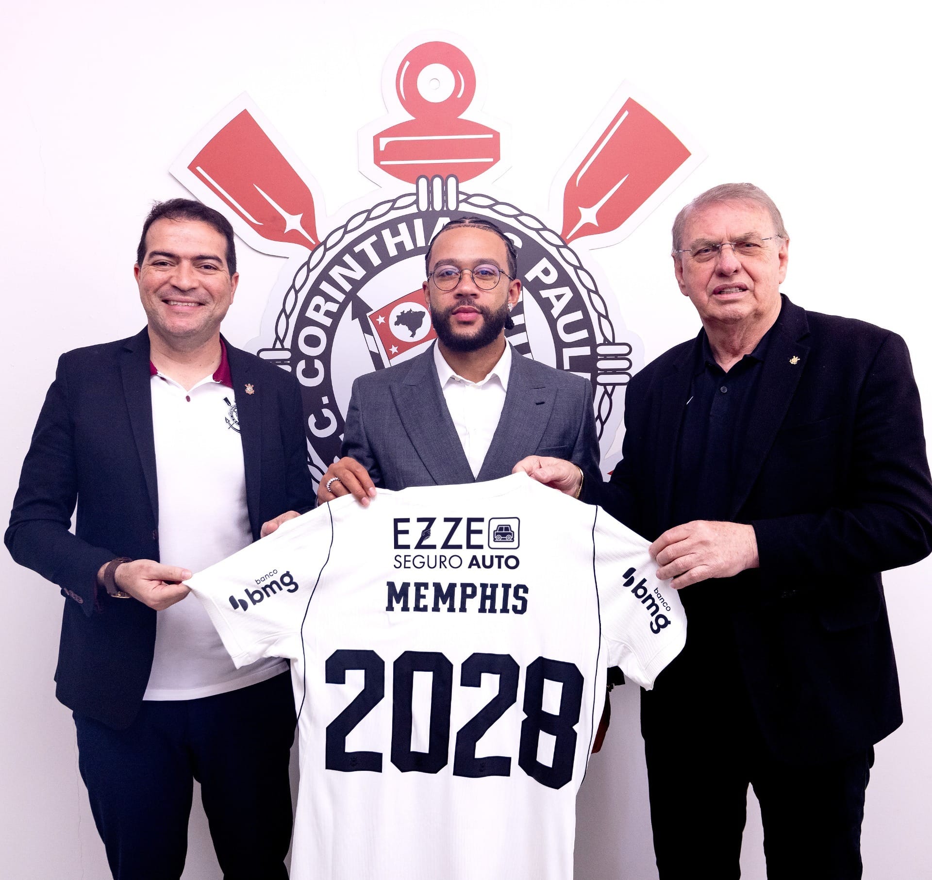 Corinthians renova com Memphis Depay até 2028 após reviravolta nas negociações