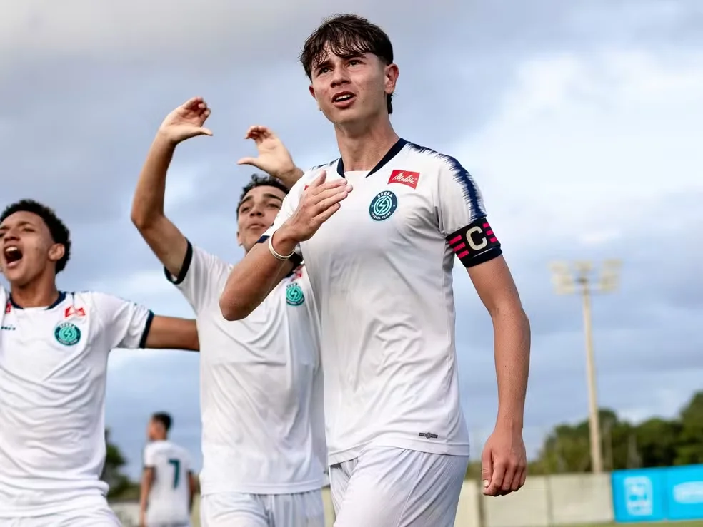 Flamengo acerta contratação de zagueiro de 16 anos, promessa do futebol paulista