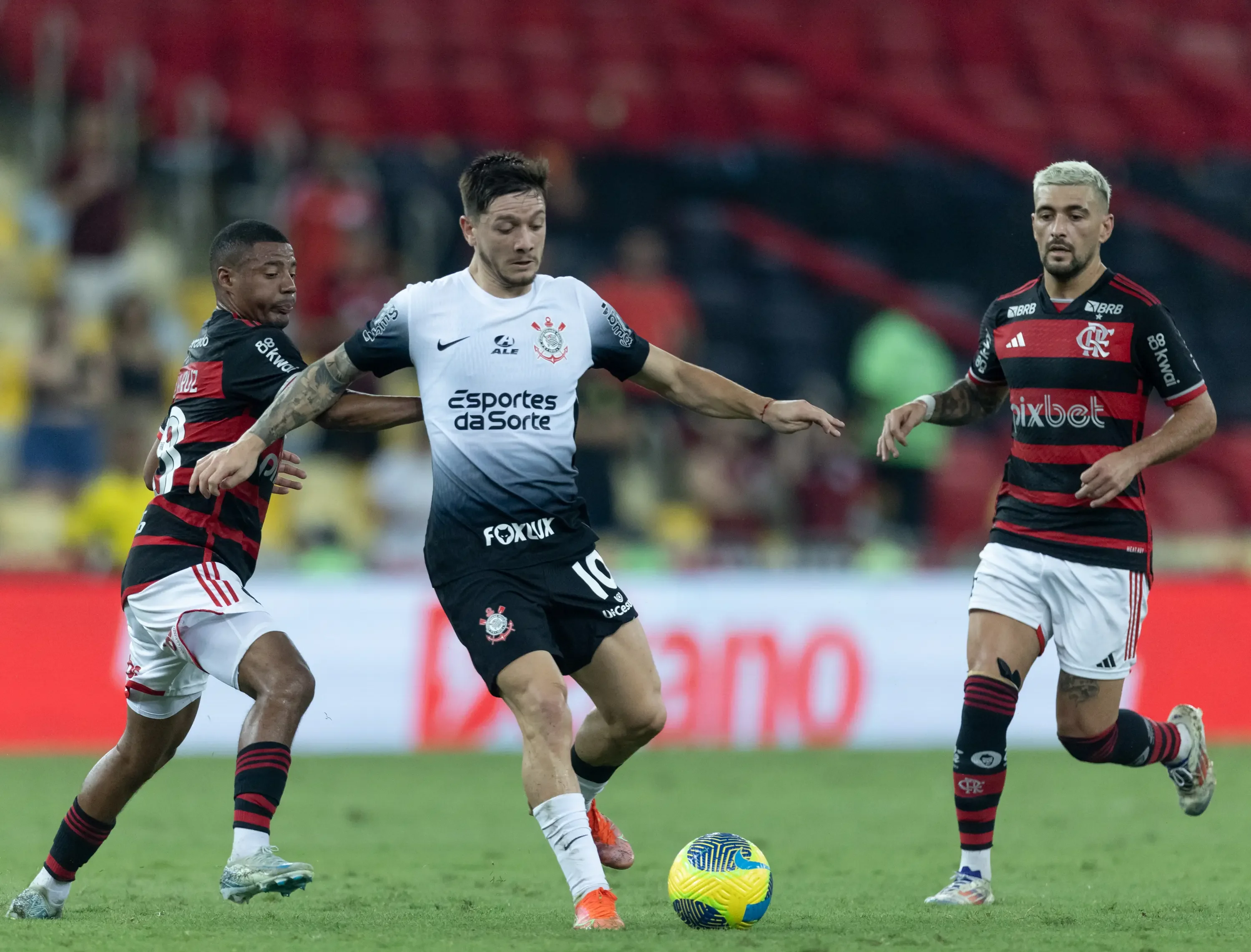 Flamengo lidera classificação do segundo turno, enquanto Corinthians amarga a lanterna