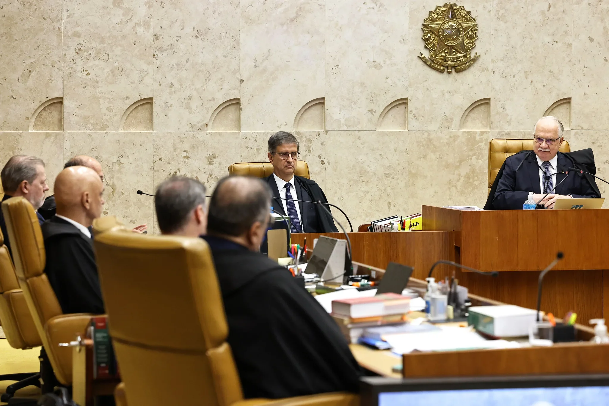 Pedido de vista de Dino suspende julgamento sobre Moraes no STF; análise pode voltar em dezembro