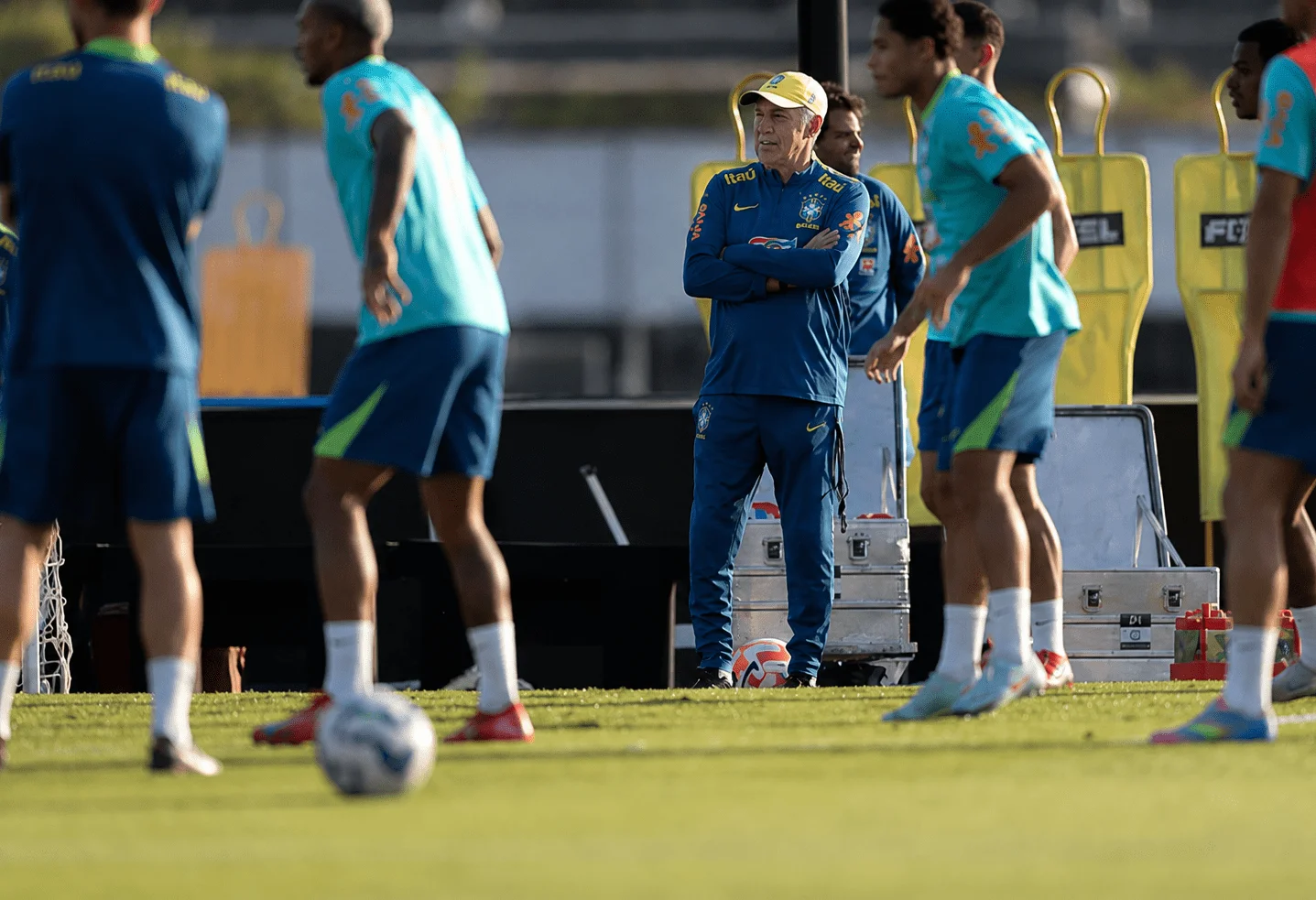 Com grupo completo, Ancelotti mantém mistério sobre time que vai pegar a Austrália