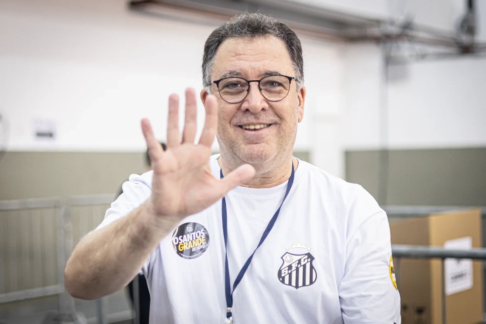 Santos chega a sete transfer bans na Fifa e pode sofrer nova punição por dívida