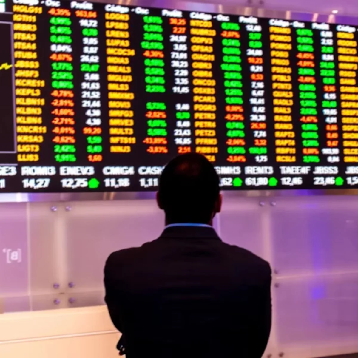 Dólar dispara e Bolsa despenca após resultado das eleições; B3 aciona circuit breaker