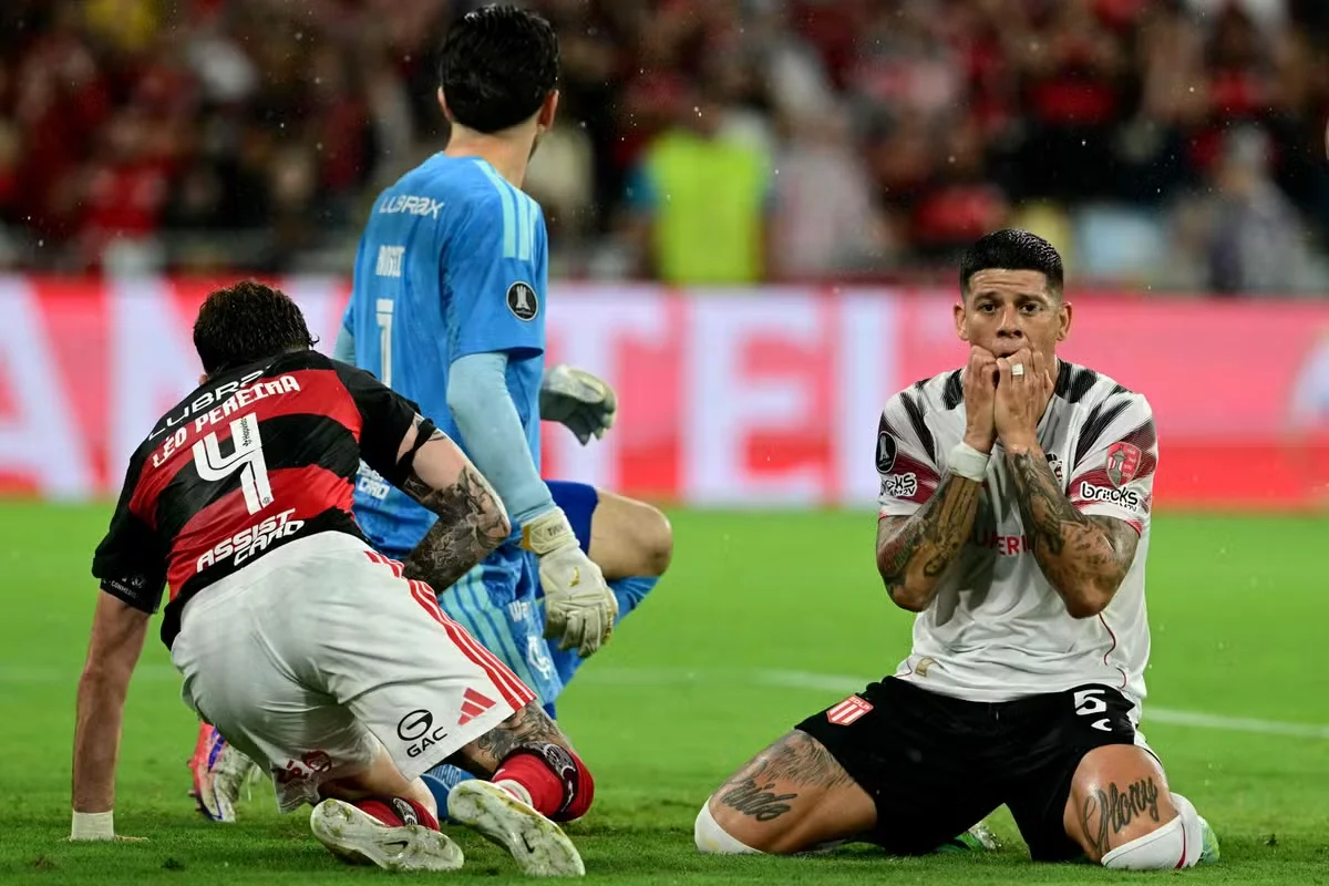 Flamengo vê chance de disputar final da Libertadores após contestar escalação de Marcos Rojo