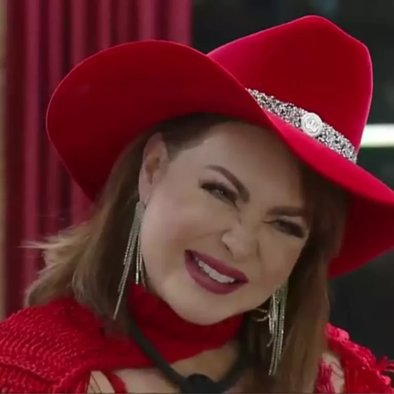 1398782955-a-fazenda-17-participantes-acusam-gaby-spanic-de-ser-infiltrada-ela-ficou-me-olhando