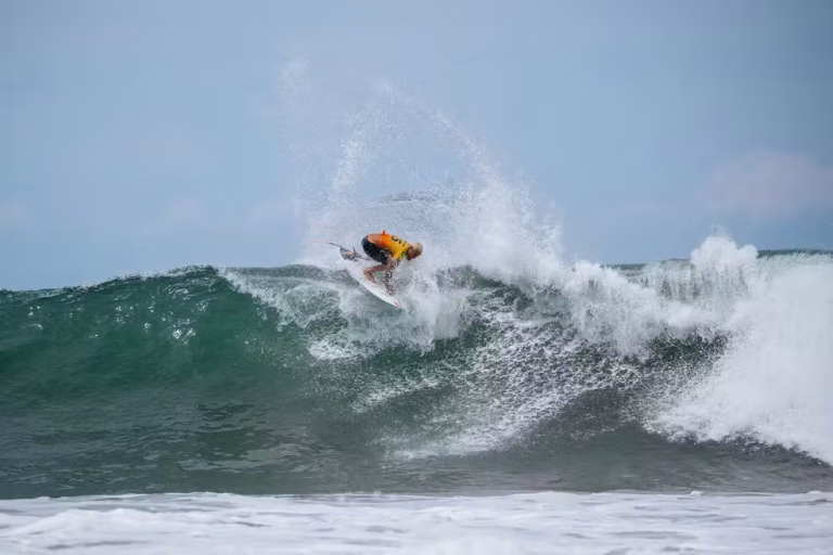 italo-ferreira-26elsal-6214-aaron-hughes