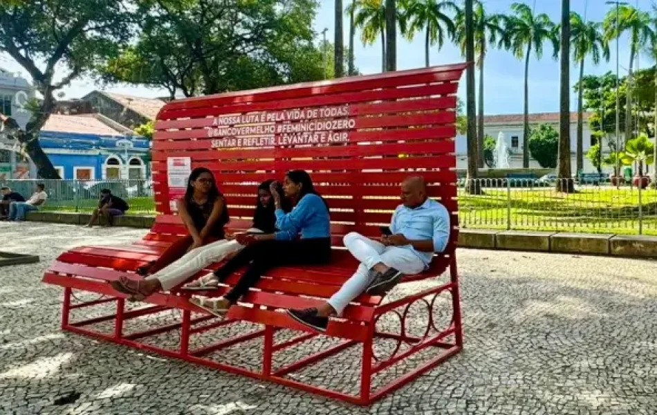 BANCOS VERMELHOS