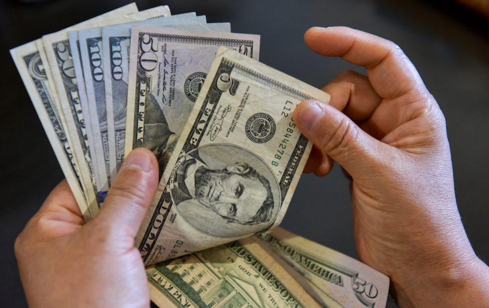 Dolar-dinheiro-1653042692