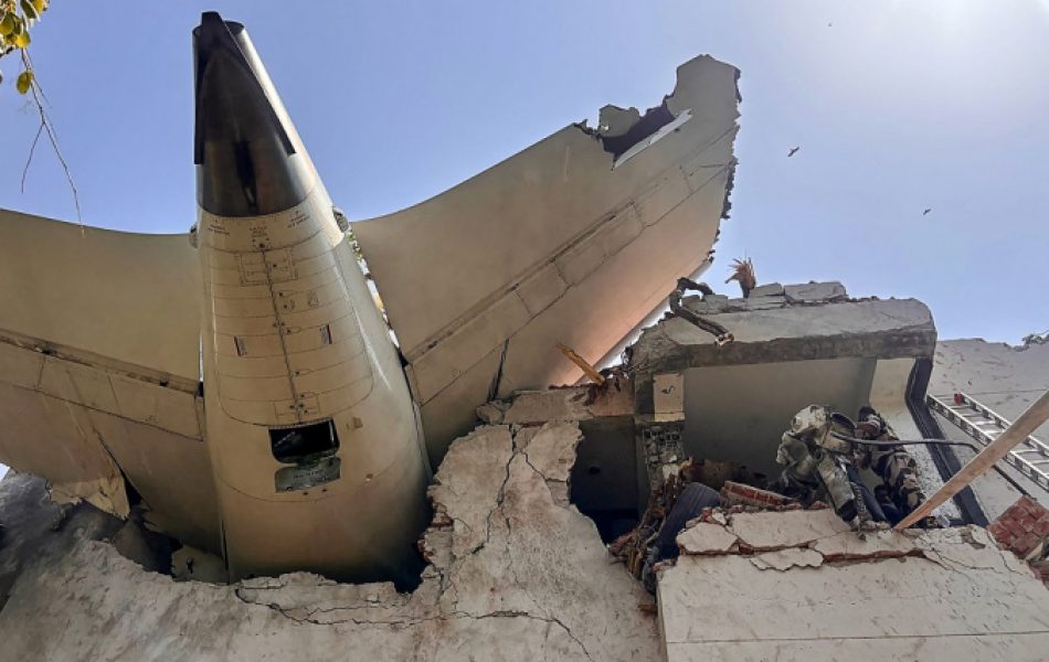 afp__20250612__622y3wf__v3__highres__topshotindiaaviationcrash-676x450
