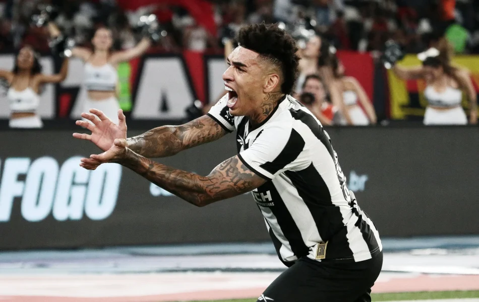 igor-jesus-revela-que-esposa-cornetou-comemorayao-que-se-tornou-marca-registrada-no-botafogo-scaled