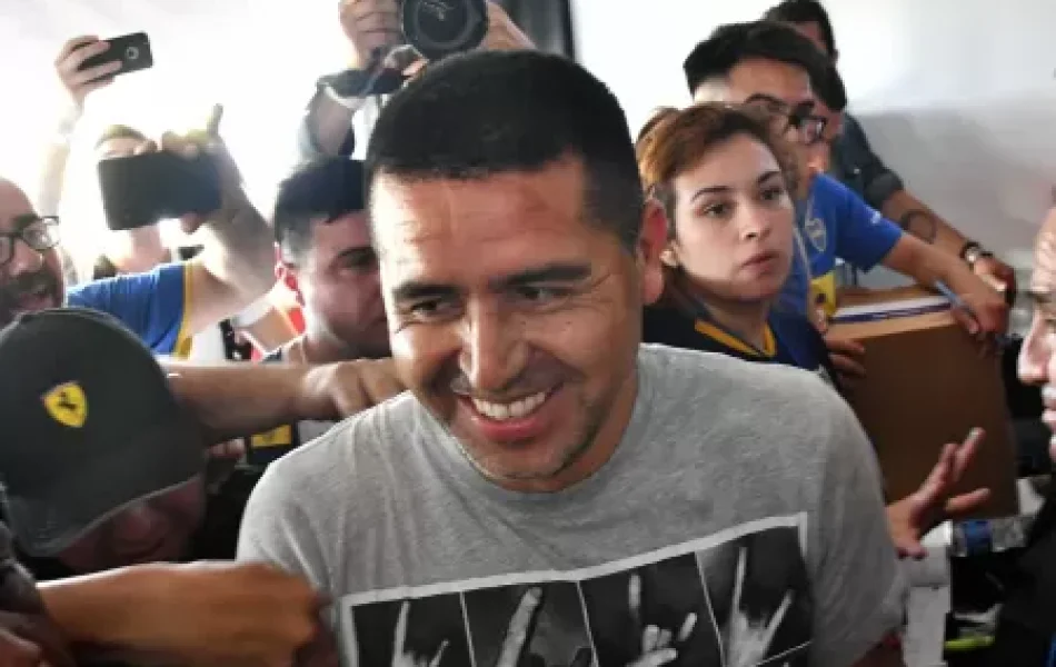 o-ex-jogador-riquelme-durante-votacao-de-novos-dirigentes-do-boca-juniors-1576777759596_v2_450x450.jpg