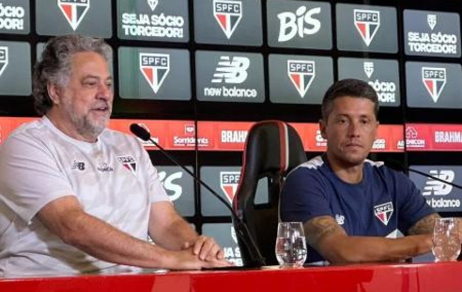 thiago-carpini-novo-tecnico-do-sao-paulo-durante-entrevista-de-apresentacao-1705334808172_v2_450x450